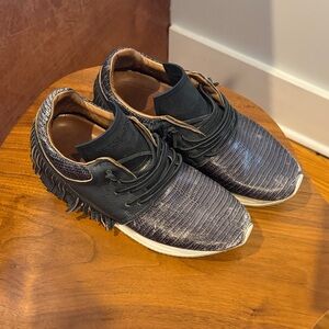 Esseutesse Leon Leather Fringe Sneakers in color Asphalt Lizard